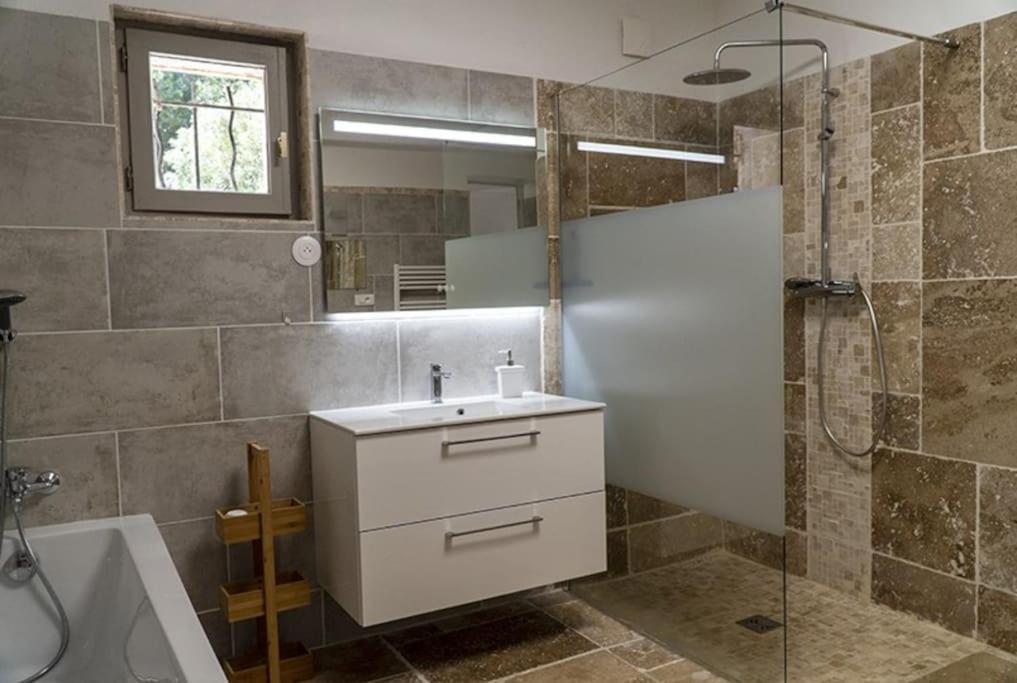 Charmant Rez De Villa Climatise Renove, 90M2 Avec Parking Cassis Esterno foto